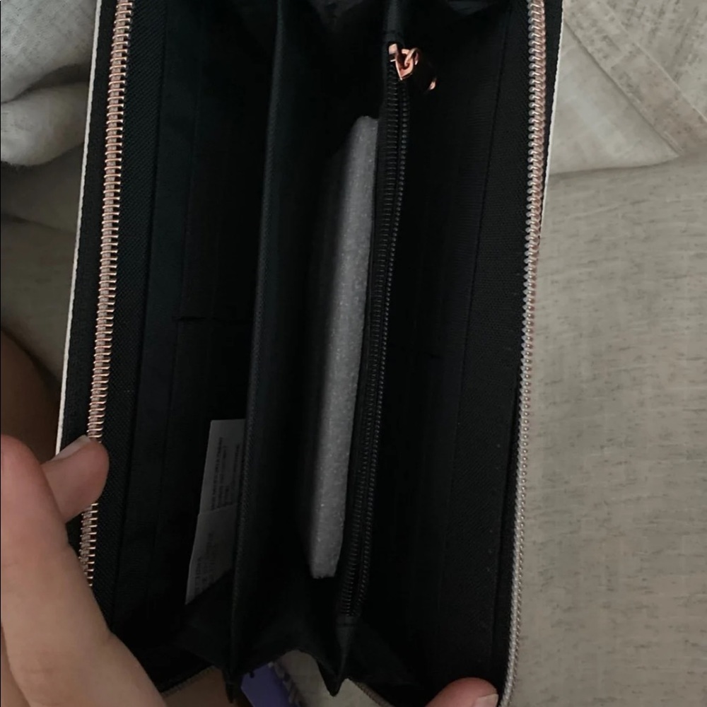 wallet - Picture 2 of 2